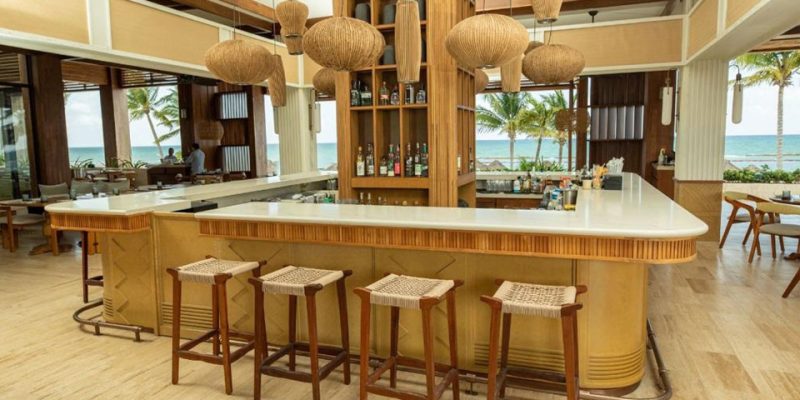 Cocina elegante hecha de madera tratada por Madera Mac